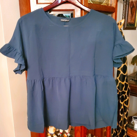 SHEIN Tops - Green peplum top